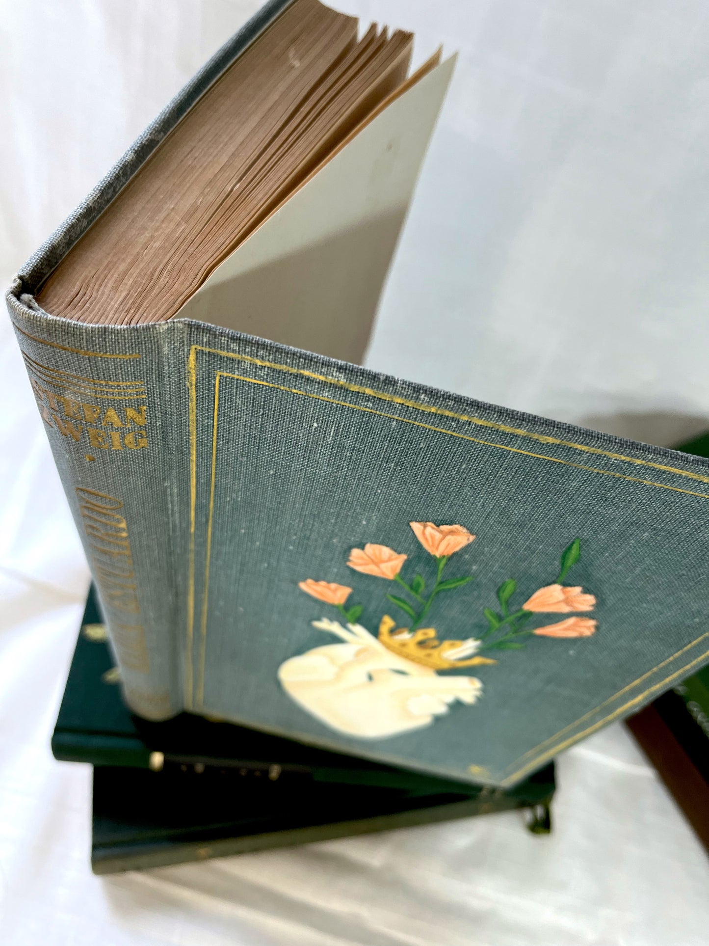 Mary Stuart by Stefan Zweig - 1949 edition, hand-painted