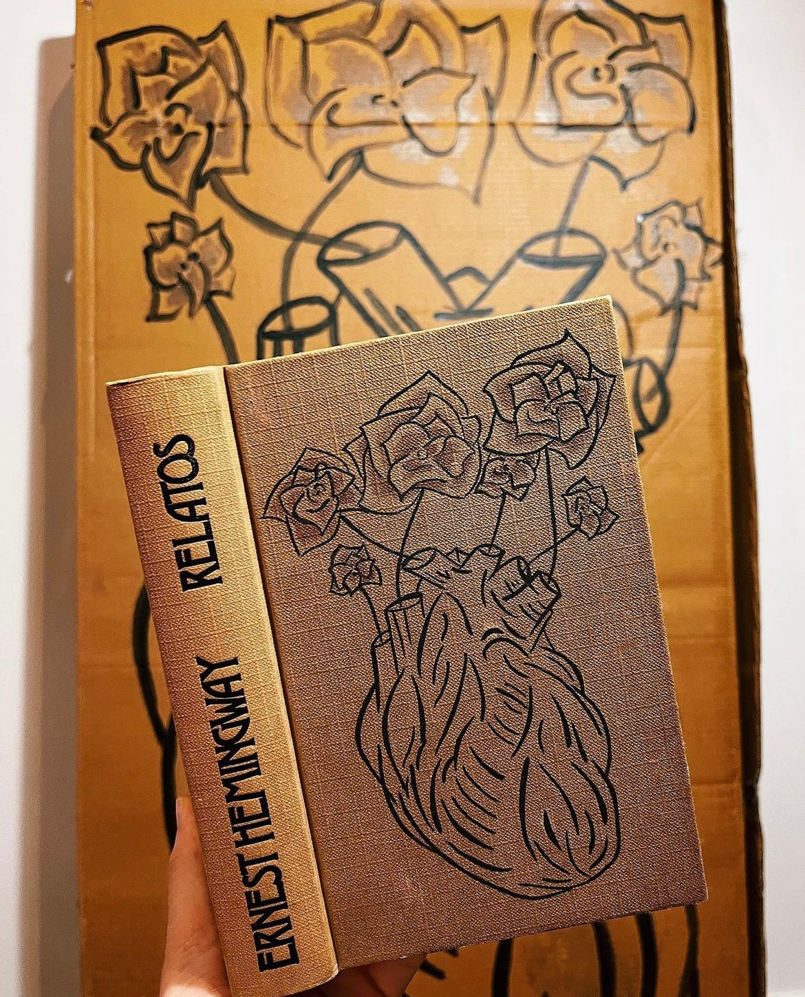 Relatos de Ernest Hemingway – Edición de 1975 pintada a mano