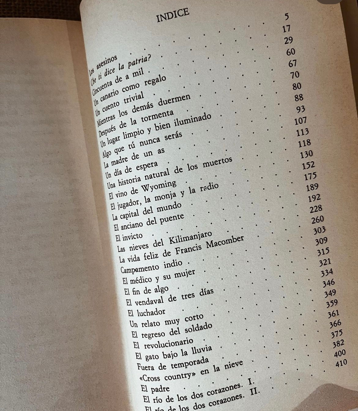 Relatos de Ernest Hemingway – Edición de 1975 pintada a mano